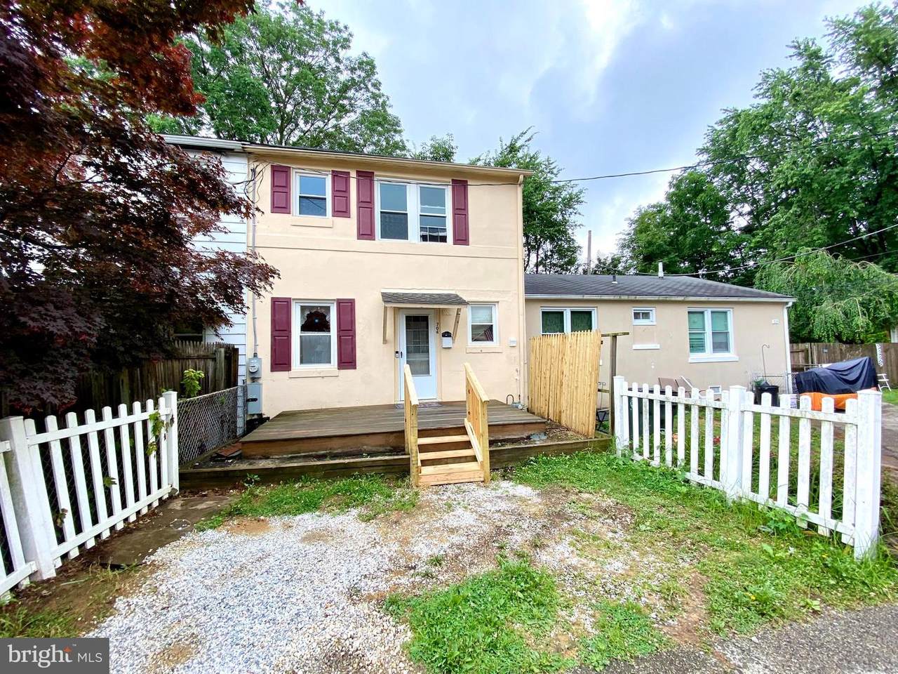 704 Hartford Court - Photo 1