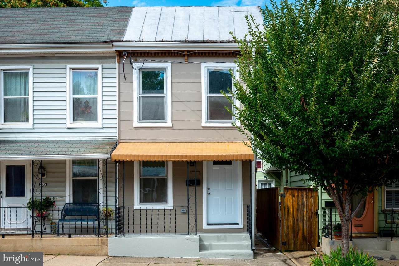 207 6TH Street - Photo 1
