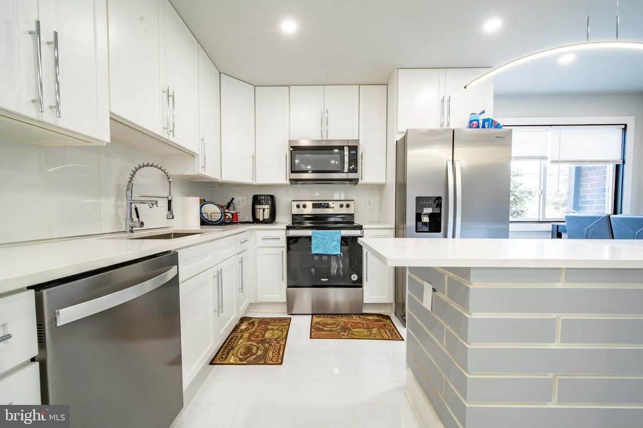 1224 Barnaby Terrace - Photo 1