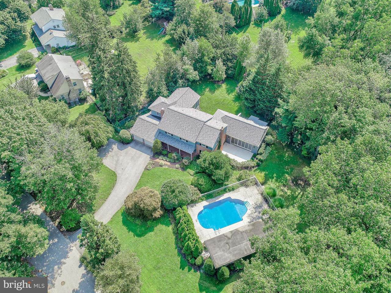 586 Fairview Terrace - Photo 1