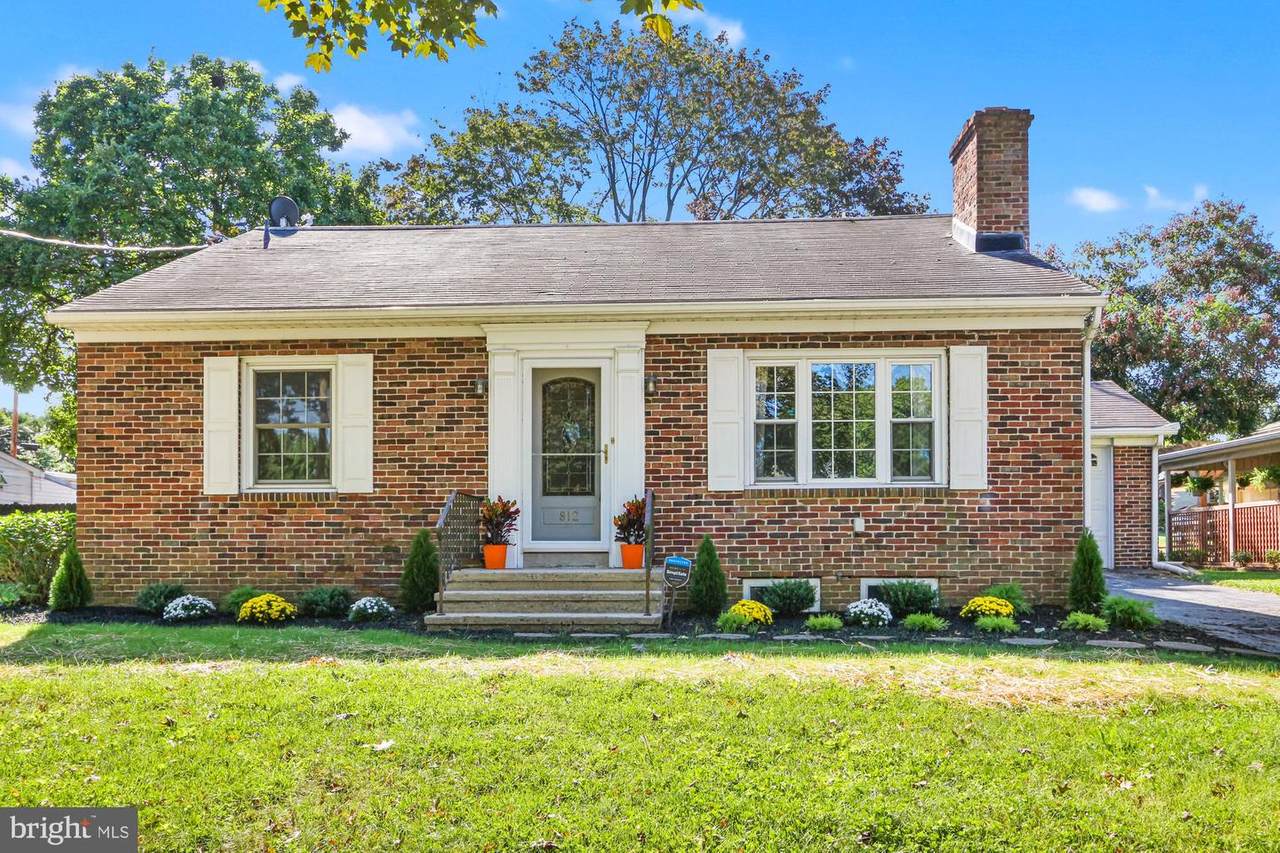812 Maple Street - Photo 1