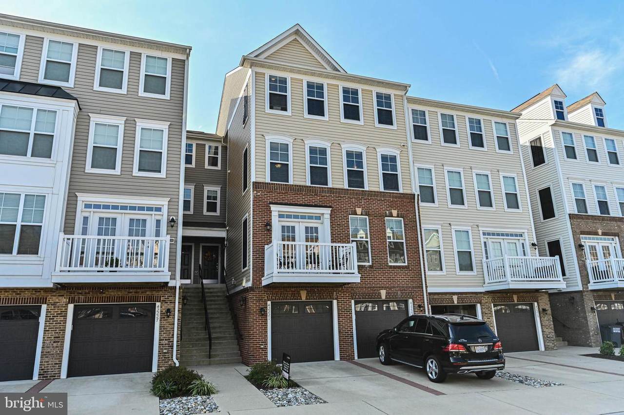42221 Canary Grass Sq - Photo 1