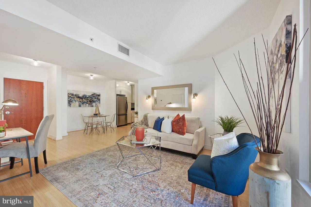 915 E Street - Photo 1