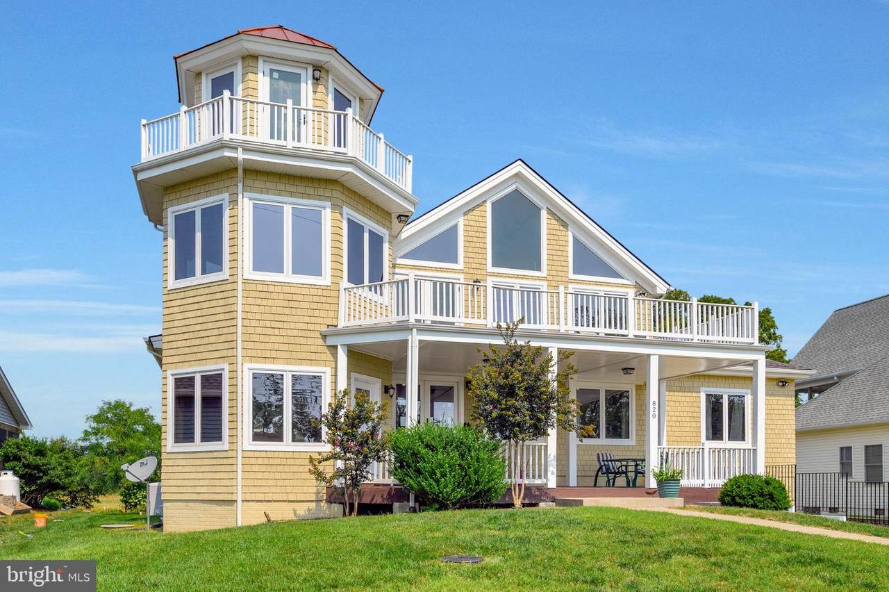 820 Bay Street - Photo 1