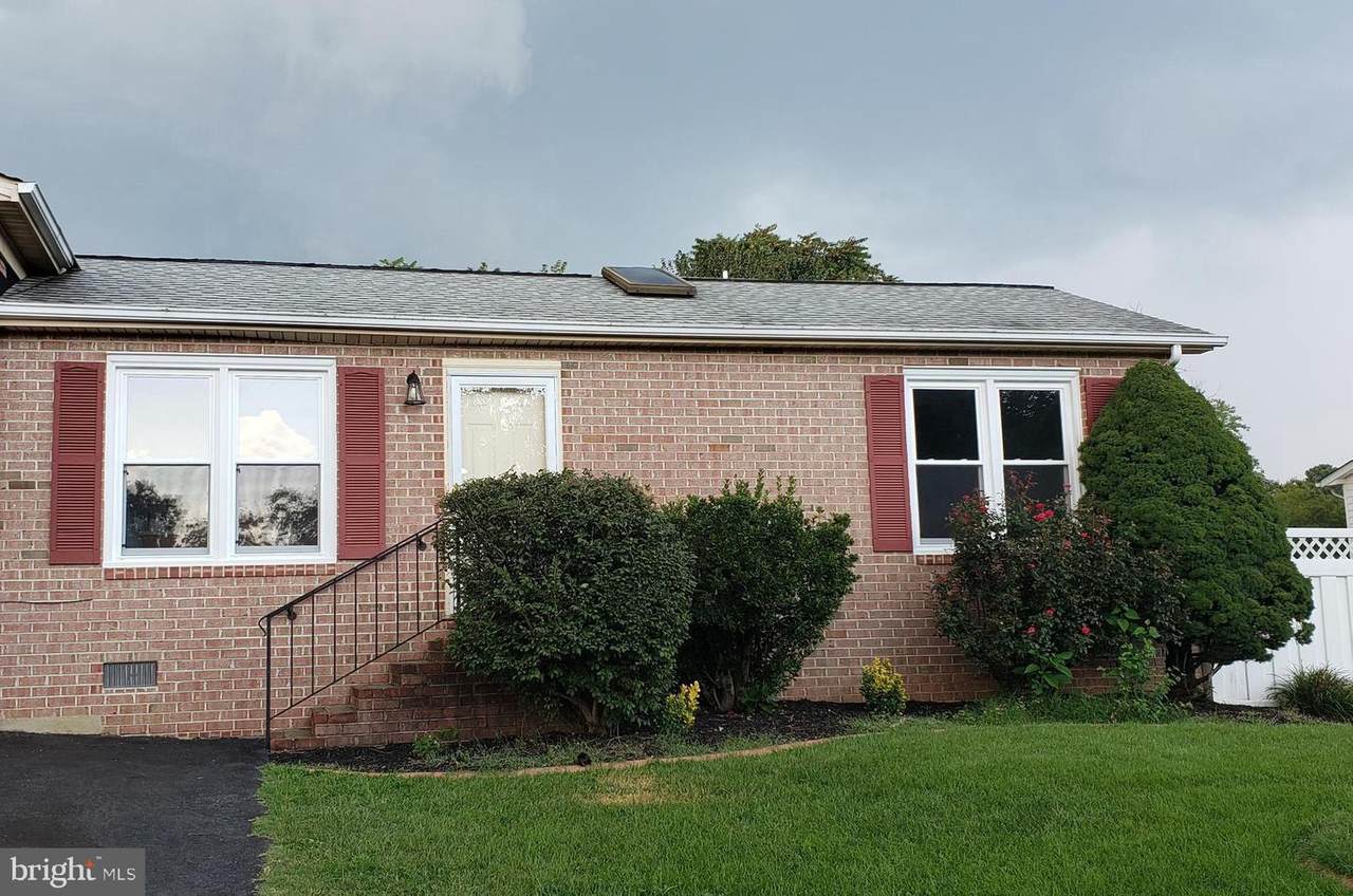 6 Hilltop Court - Photo 1