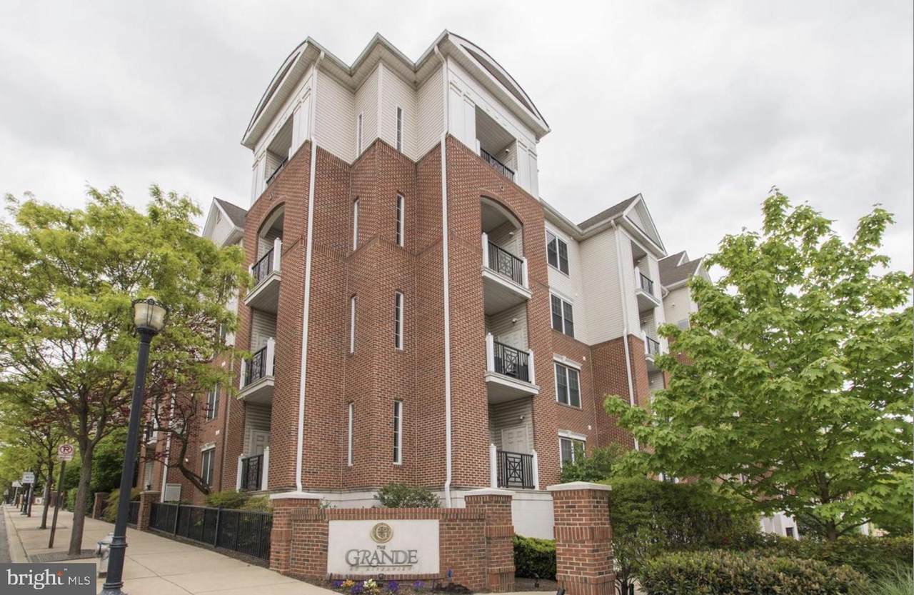 300 Elm Street - Photo 1