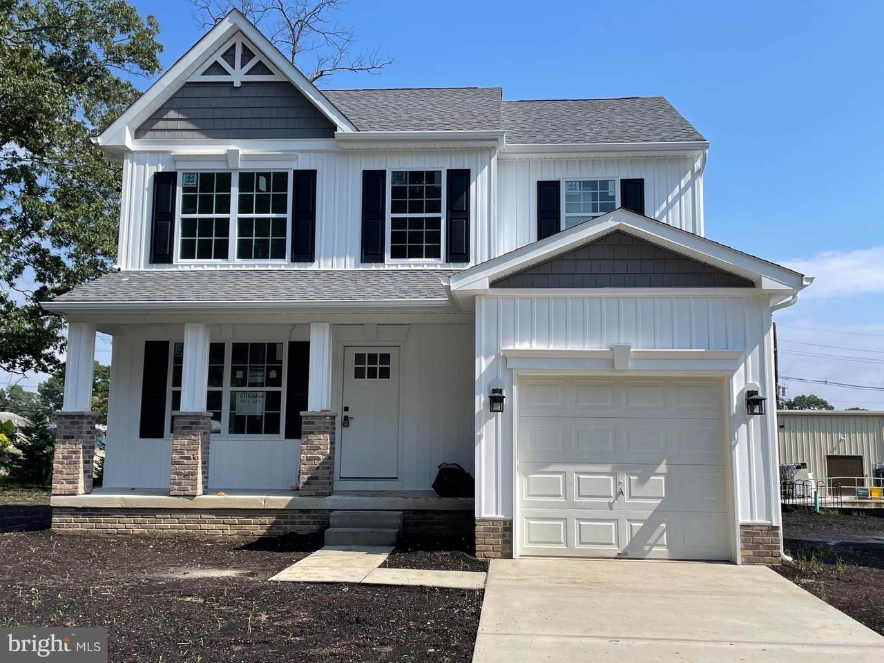 615 Lakehurst Avenue - Photo 1