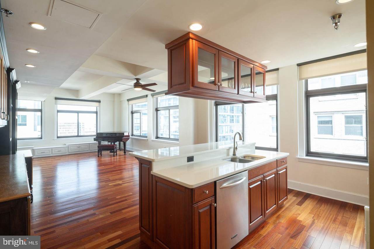 1500 Chestnut Street - Photo 1