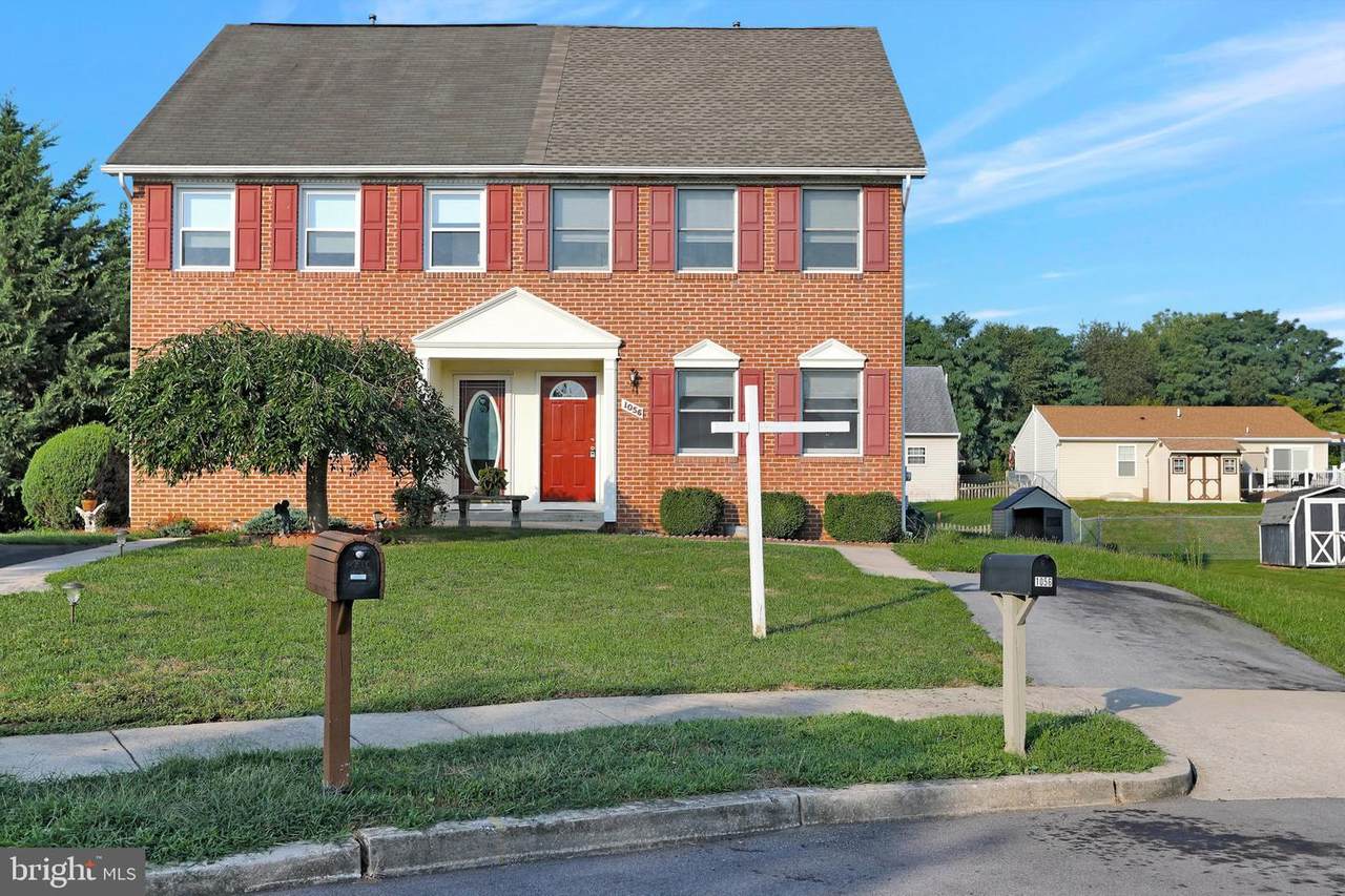 1056 Hampton Circle - Photo 1