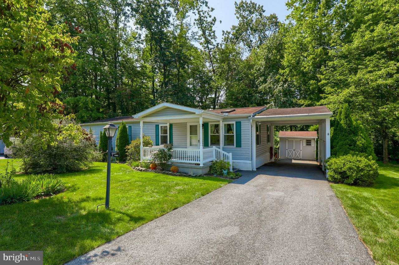 328 Maple Avenue - Photo 1