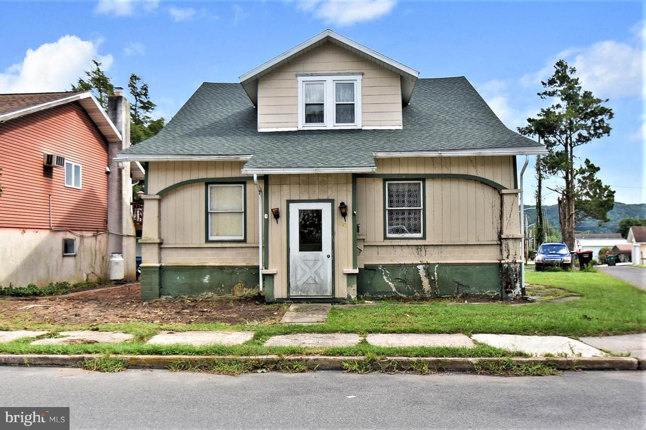 611 Mahoning Street - Photo 1