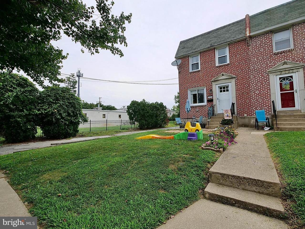 114 W Sylvan Avenue - Photo 1