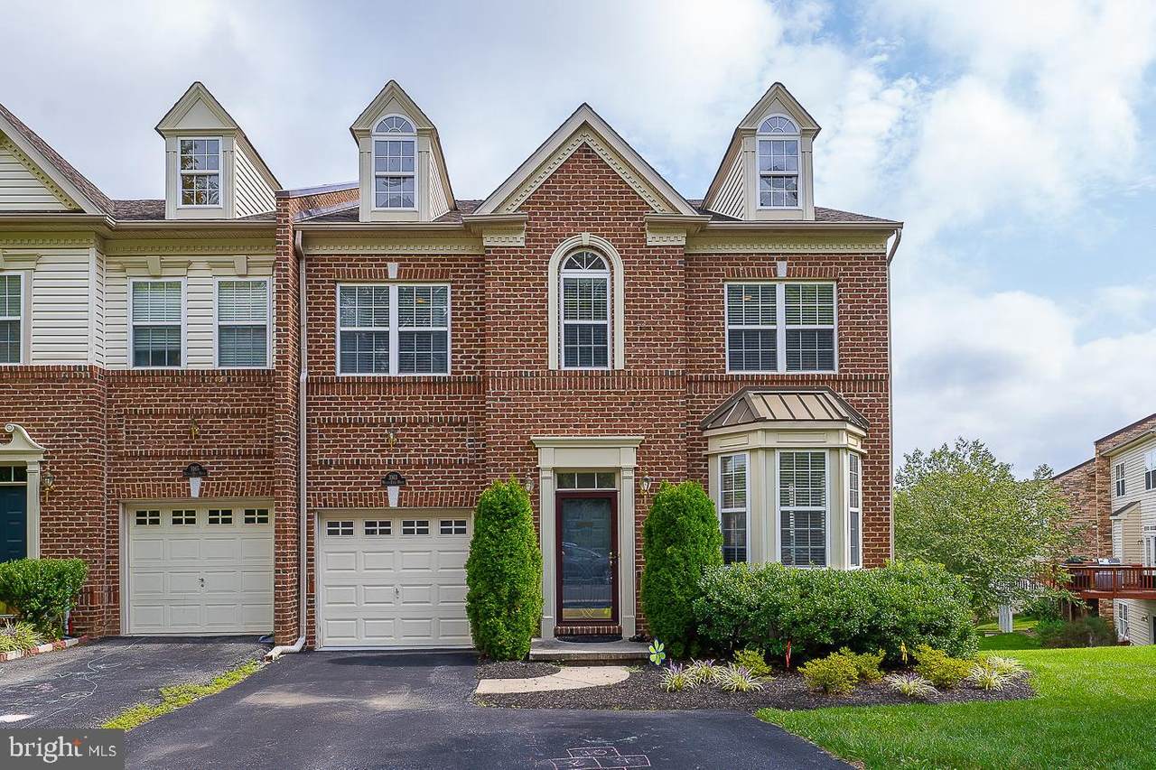 3163 Woods Edge Drive - Photo 1