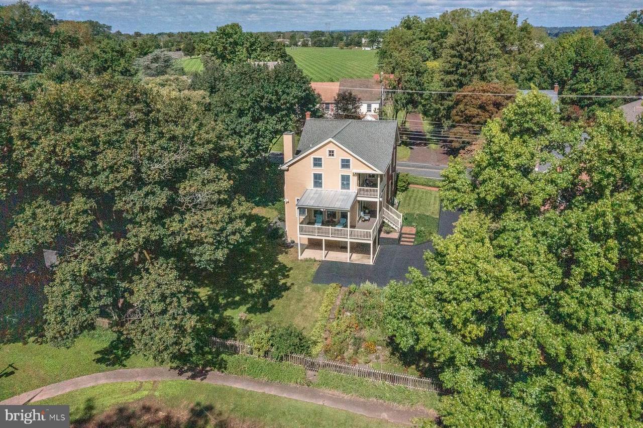 320 Maple Avenue - Photo 1