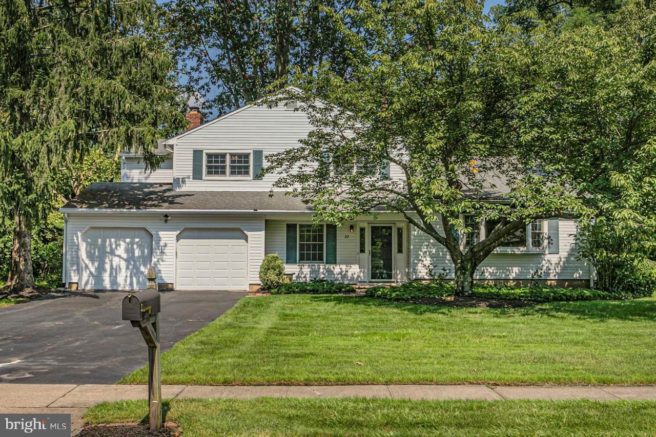 27 Brook Dr E - Photo 1