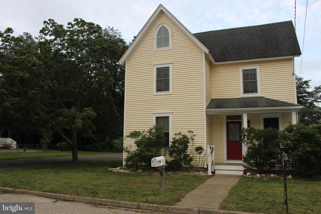 11 Letts Avenue - Photo 1