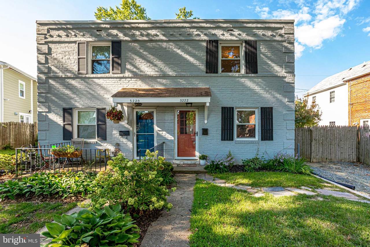 3222 9TH Street - Photo 1