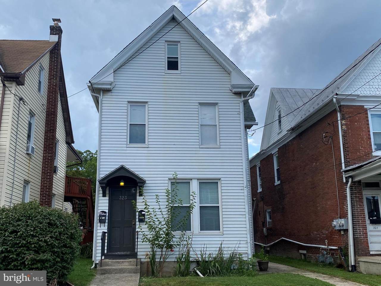 323 4TH Street - Photo 1