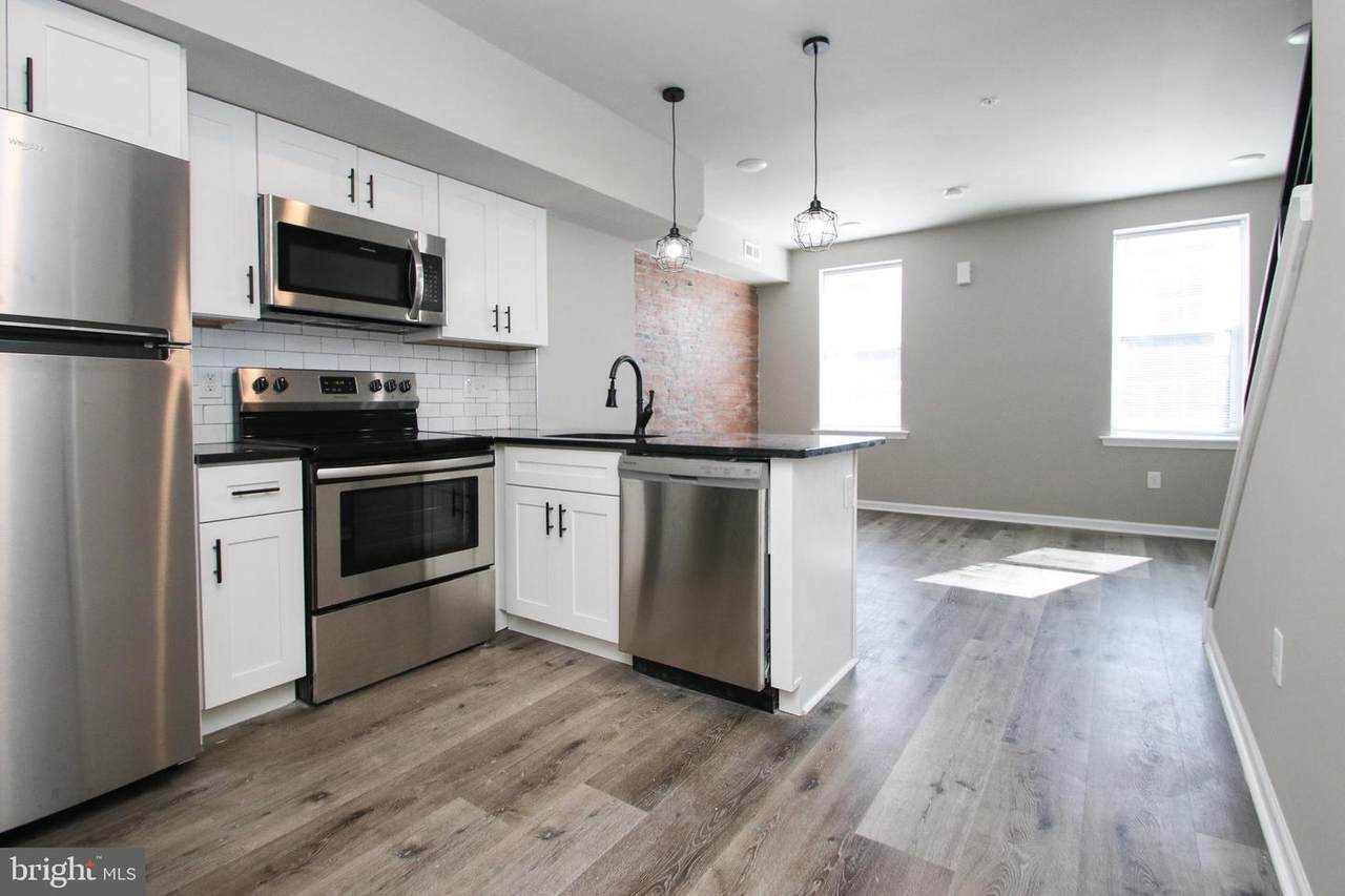 2237 Oxford Street - Photo 1