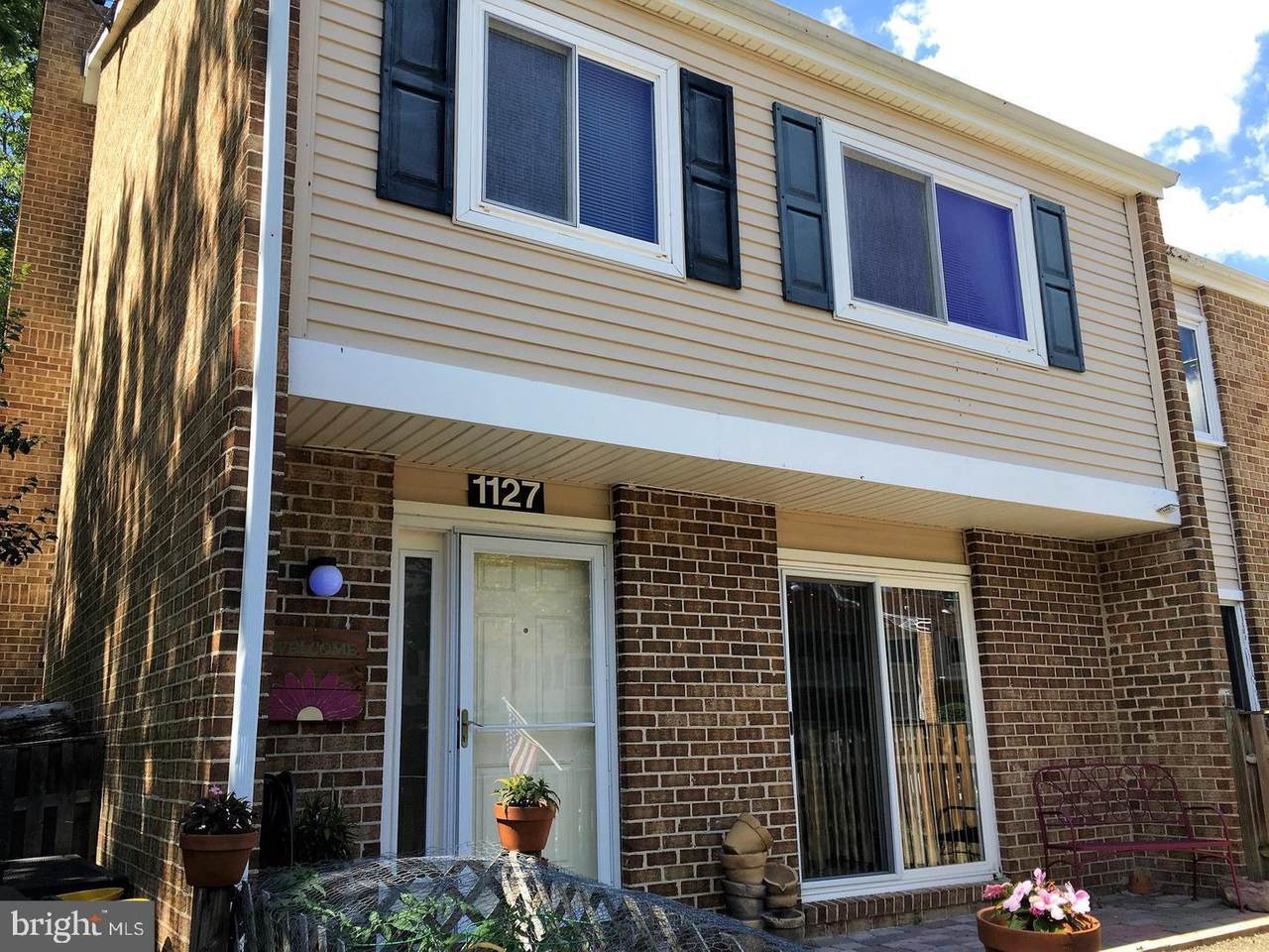 1127 Thackary Court - Photo 1