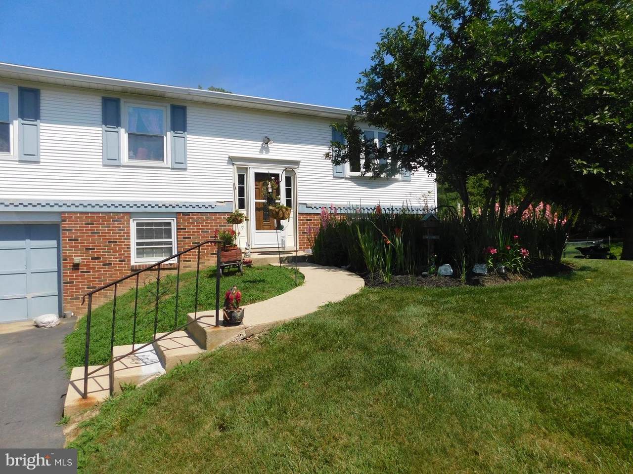 197 Loomis Avenue - Photo 1