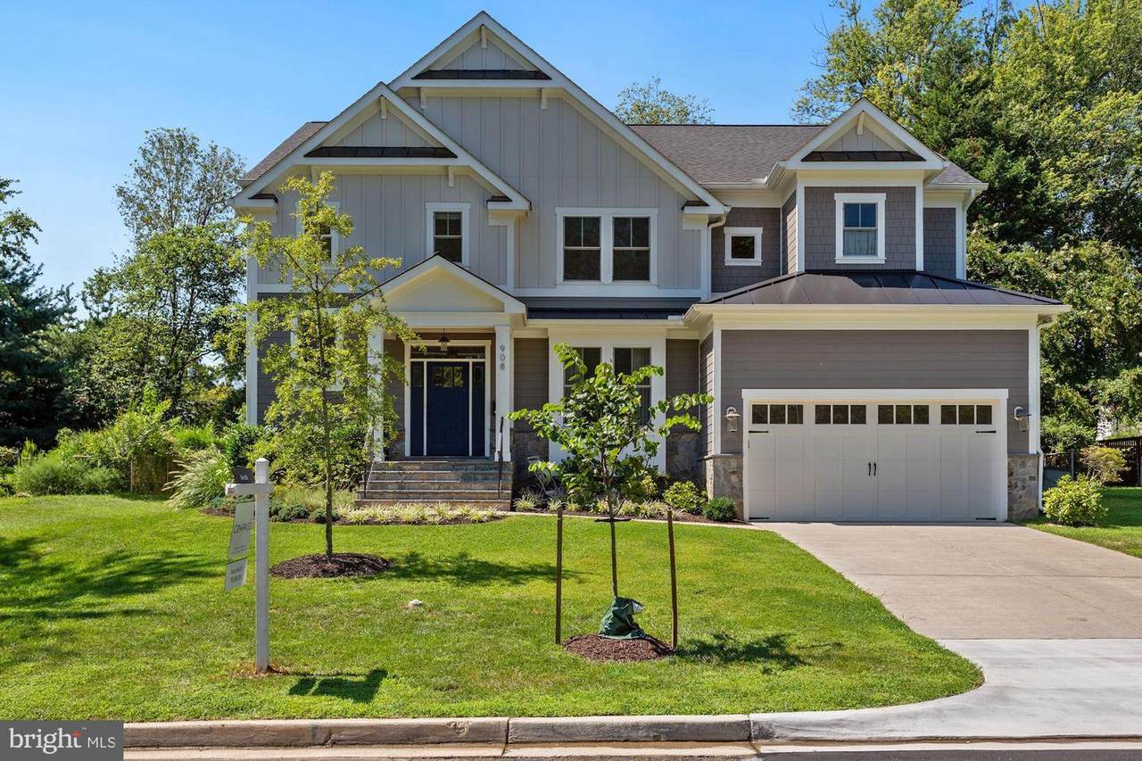 908 Hillcrest Drive - Photo 1