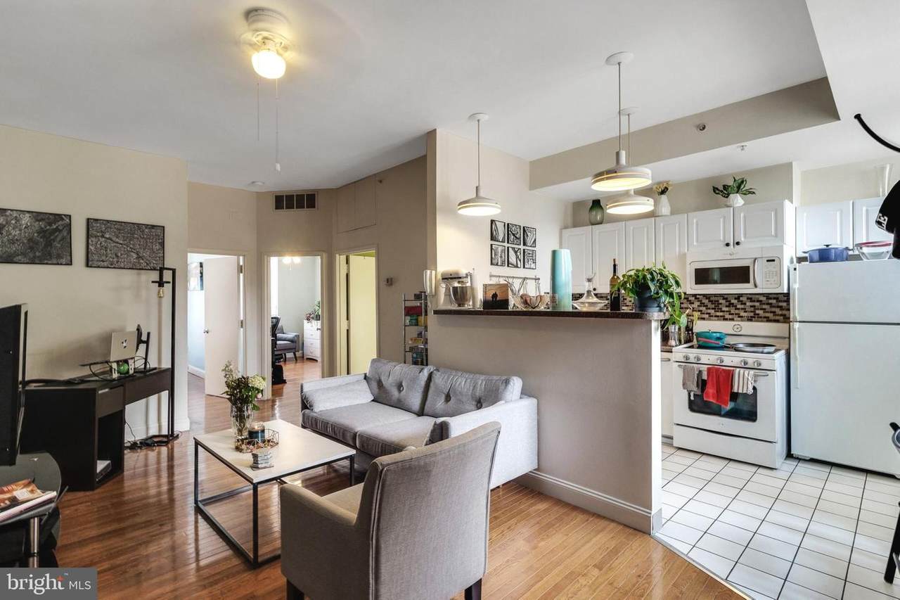 305 11TH Street - Photo 1