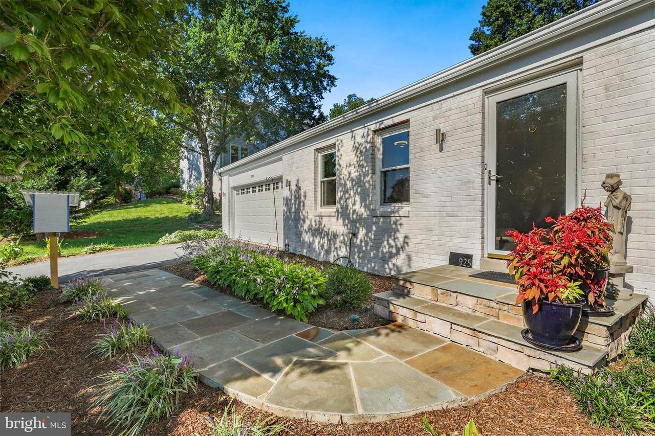 925 Chancellor Street - Photo 1