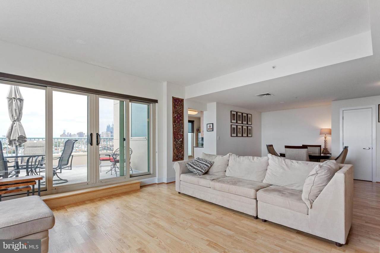 717 Columbus Boulevard - Photo 1