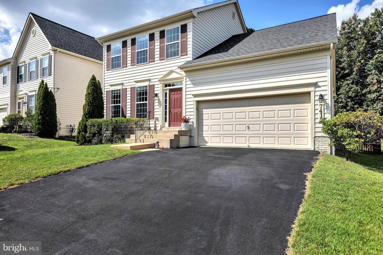 7412 Thames River Drive - Photo 1