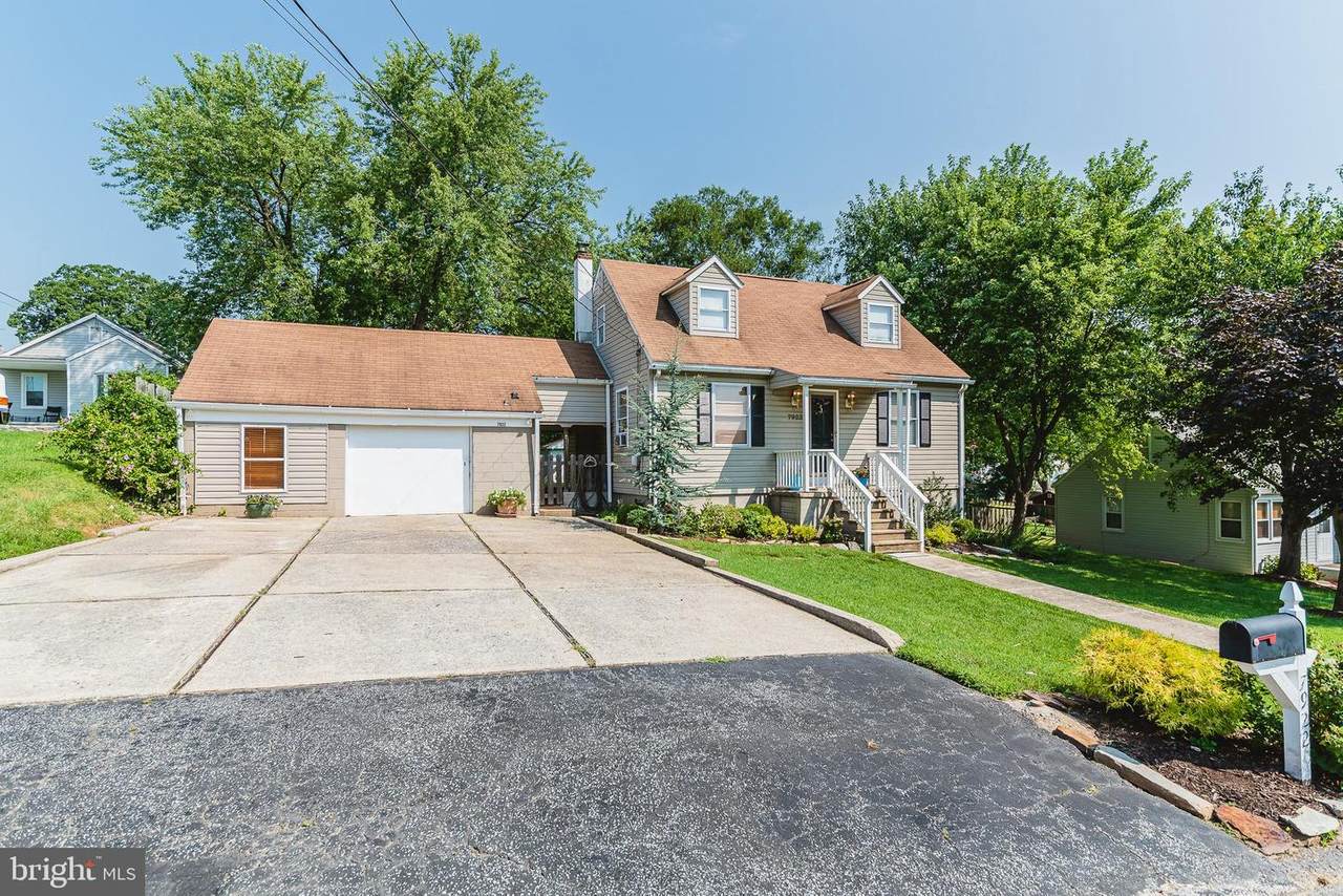7922 32ND Street - Photo 1