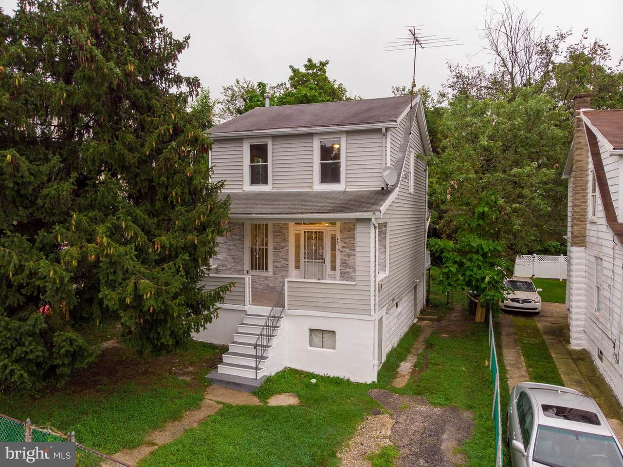 4915 Midwood Avenue - Photo 1