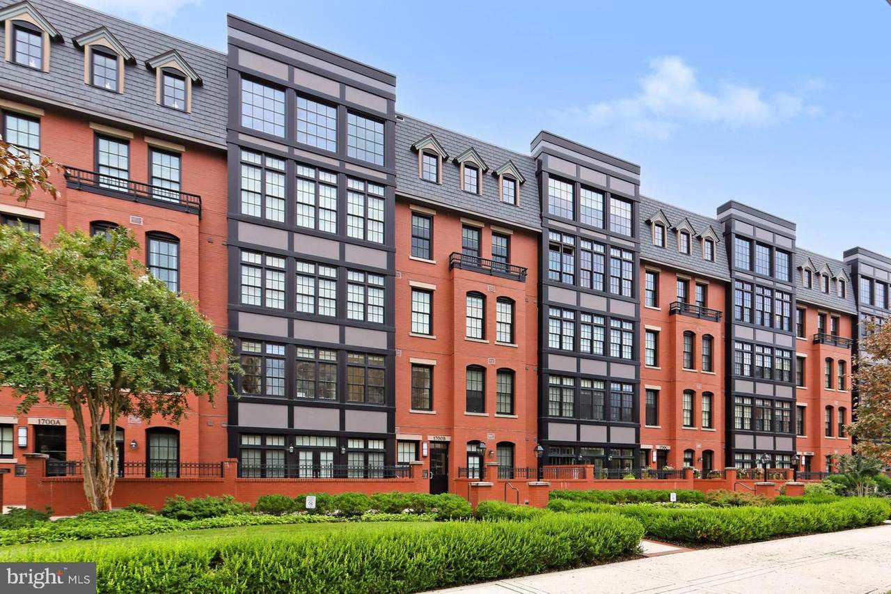 1700 Clarendon Boulevard - Photo 1