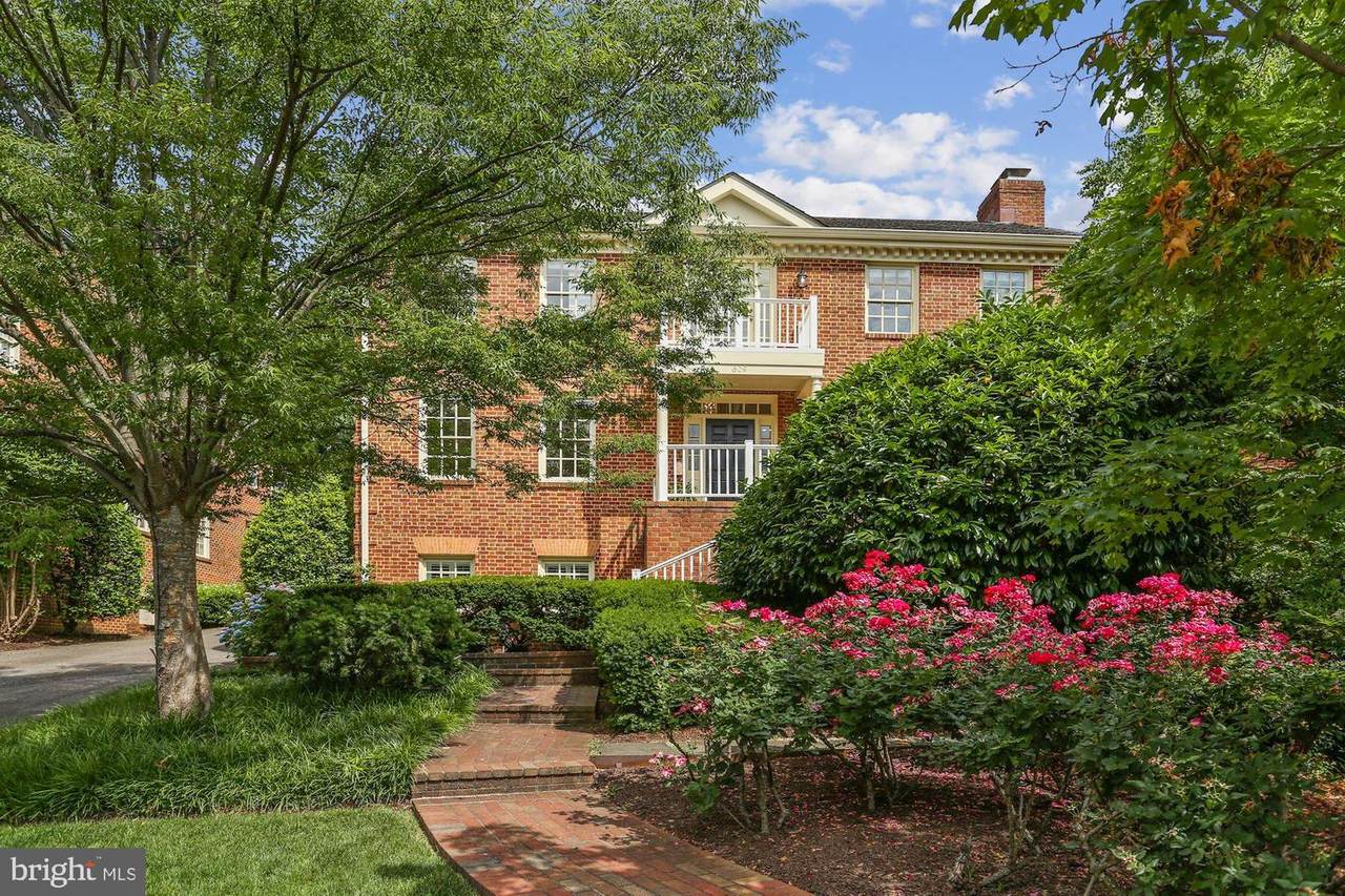 609 Oakley Place - Photo 1