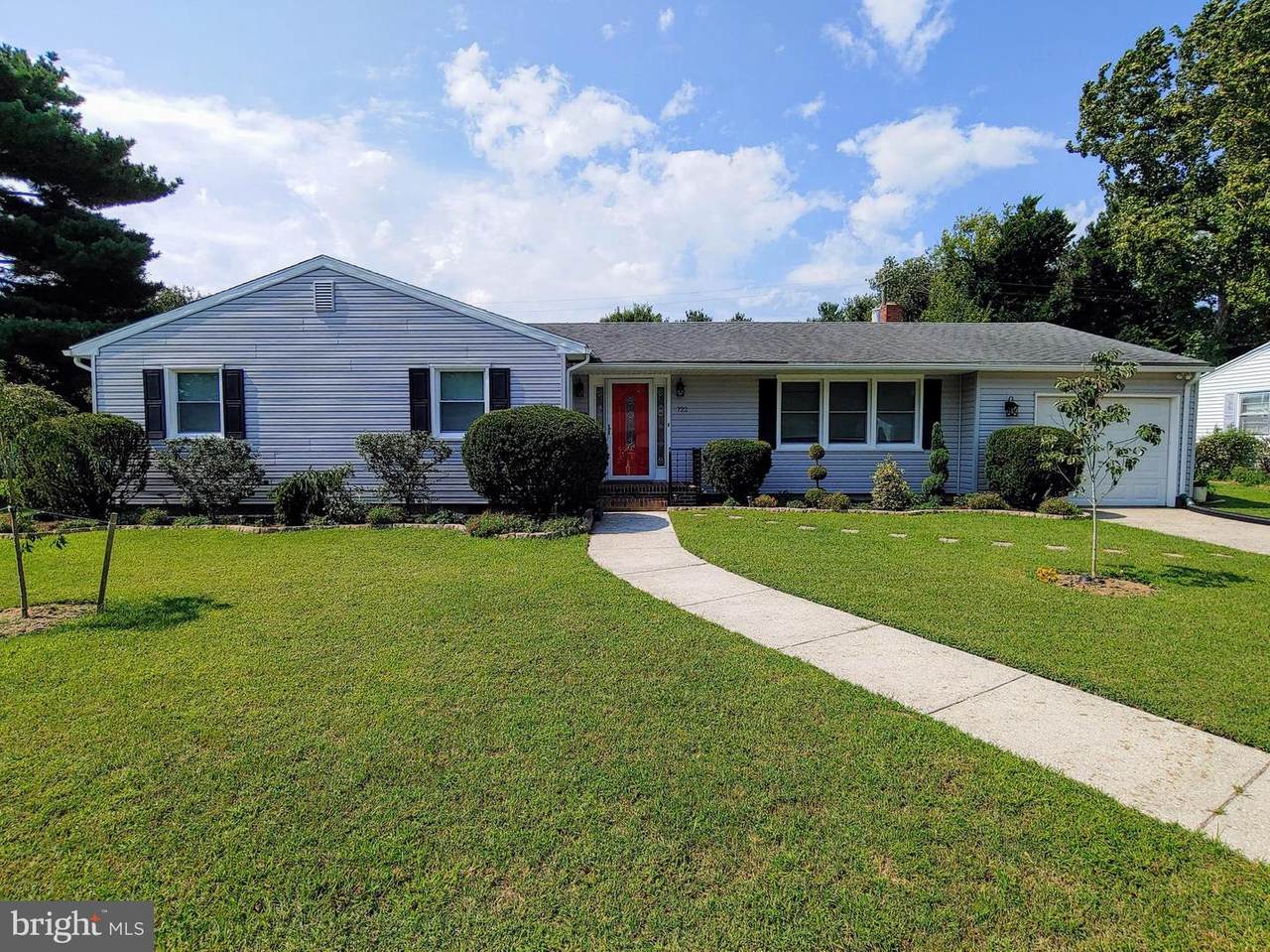 722 Ivy Drive - Photo 1
