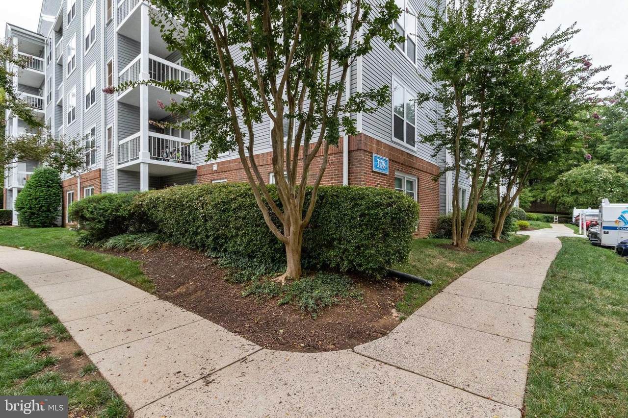 3178 Summit Square Drive - Photo 1