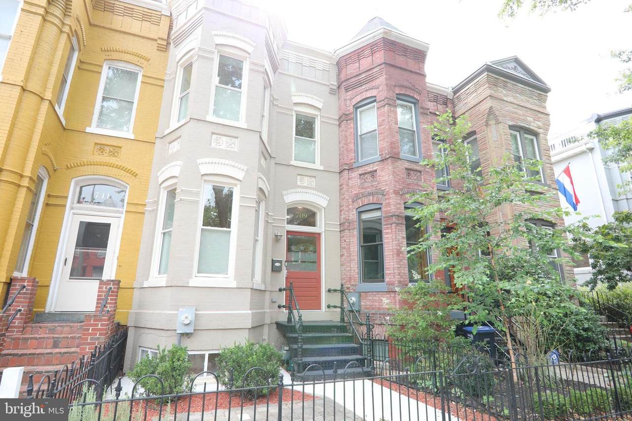 709 7TH Street - Photo 1