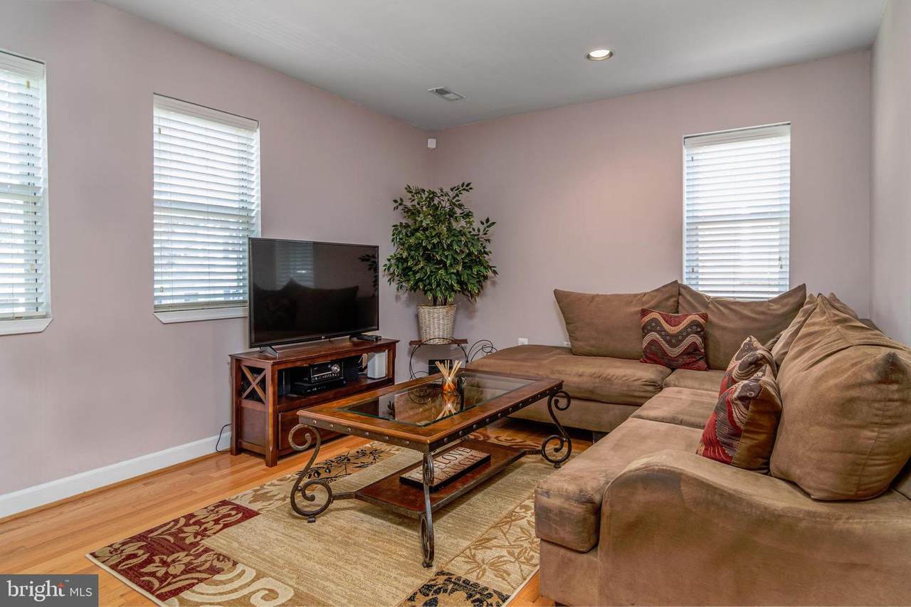 443 20TH Street - Photo 1