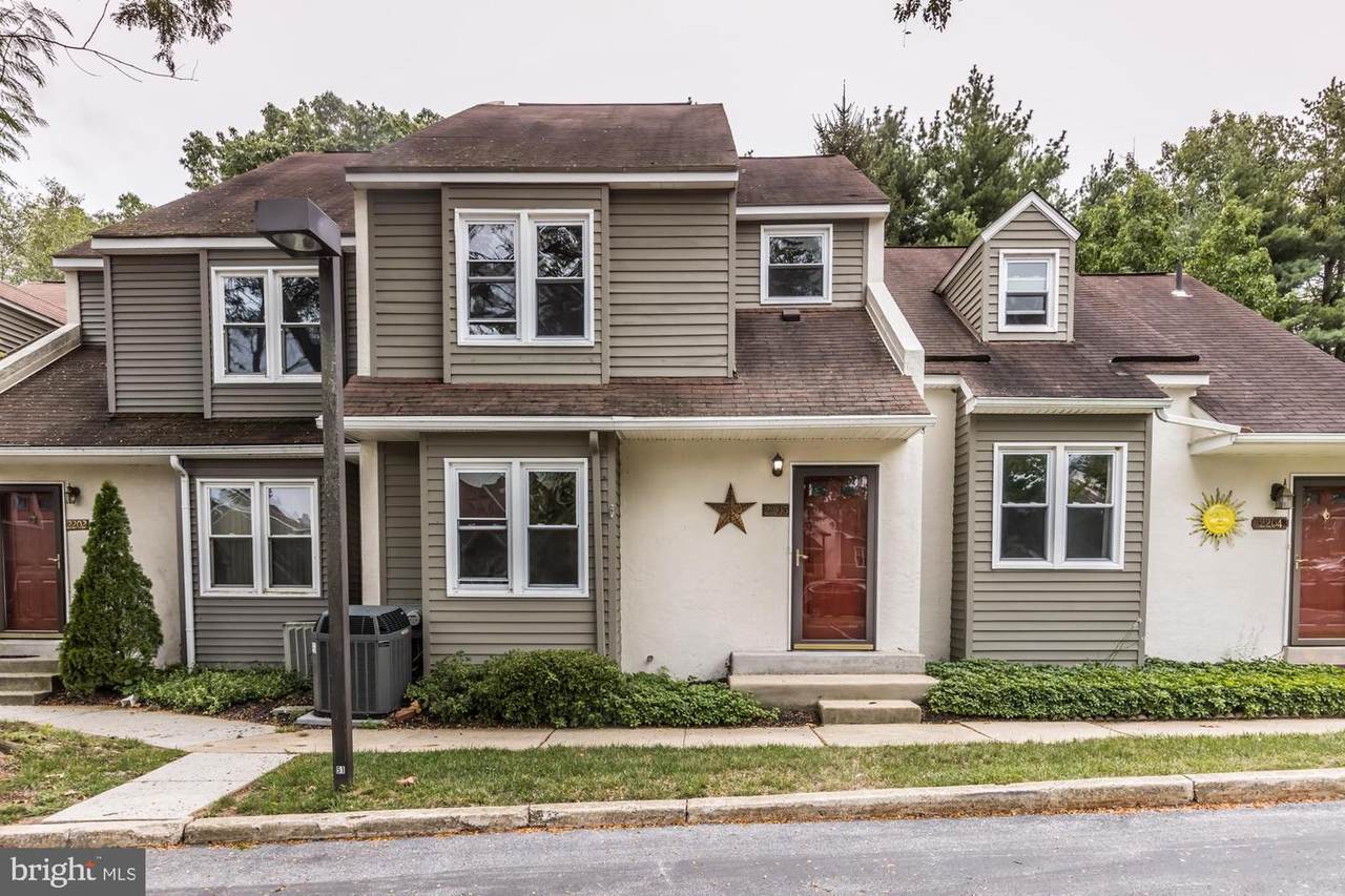 2203 Bridgewater Court - Photo 1