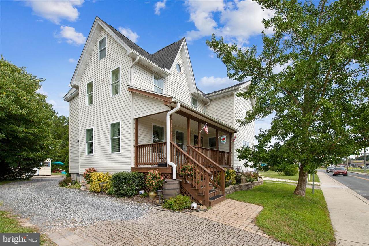 317 Bay Street - Photo 1
