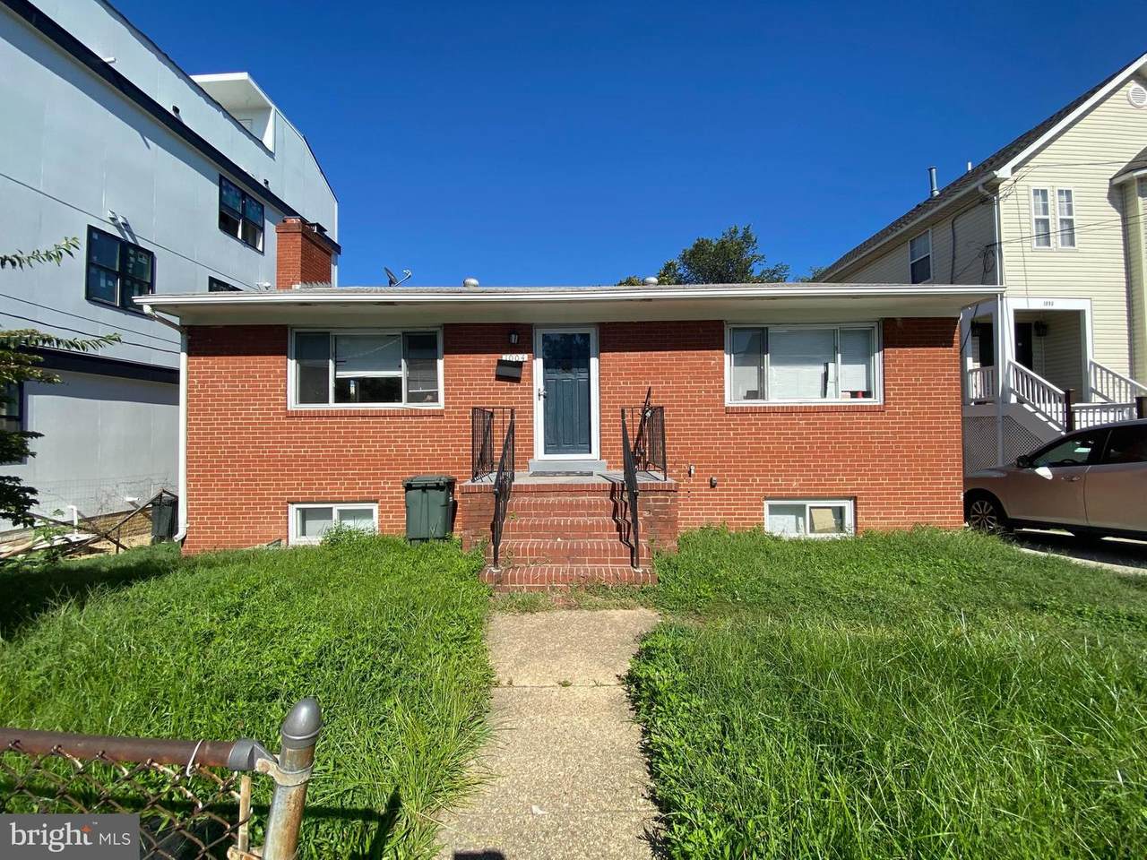 1004 Queen Street - Photo 1