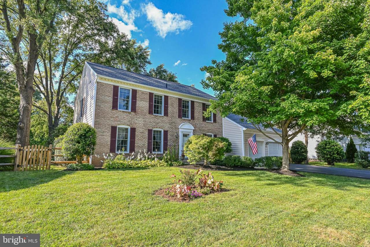 8914 Kenilworth Drive - Photo 1