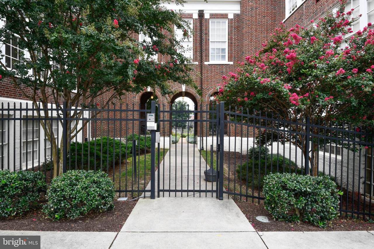 900 Barton Street - Photo 1