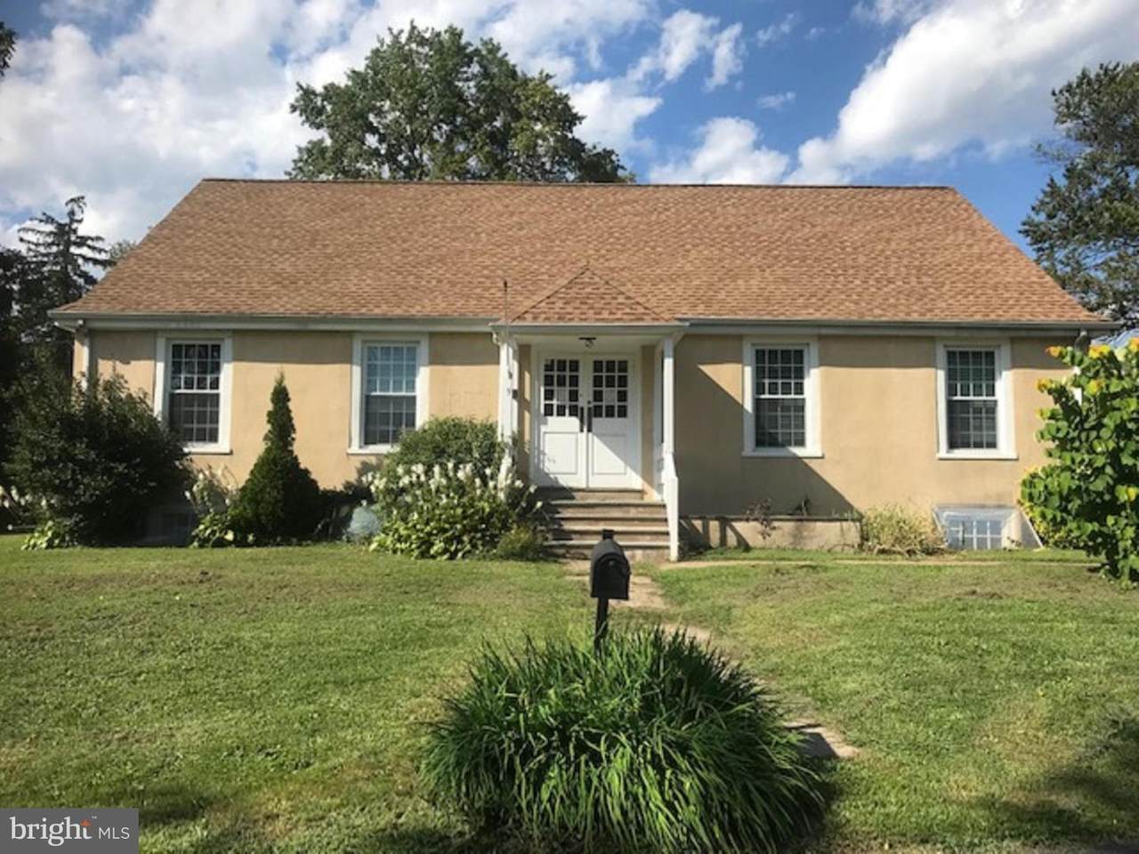 9 Old Locust Avenue - Photo 1