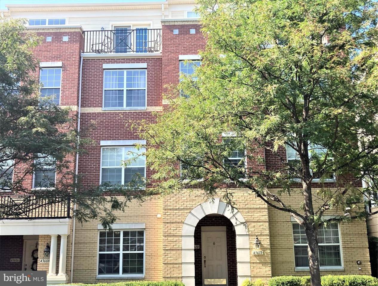 43610 Hampshire Crossing Square - Photo 1