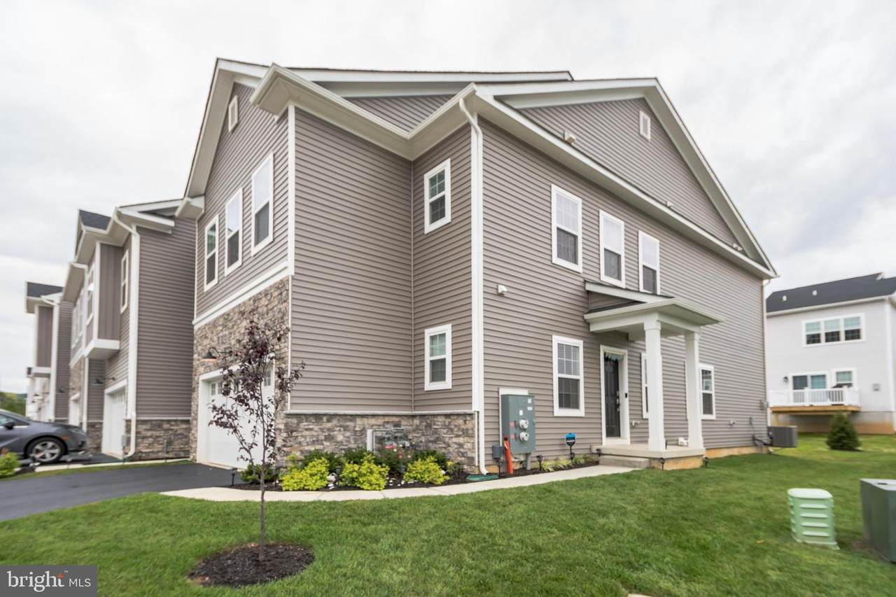 137 Livingston Lane - Photo 1