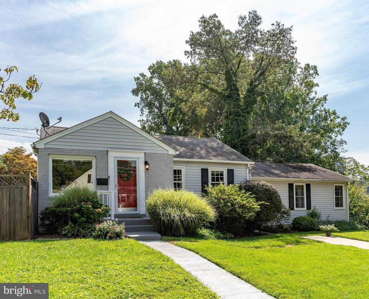 11011 Harriet Lane - Photo 1