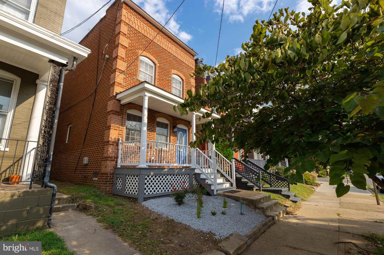524 30TH Street - Photo 1