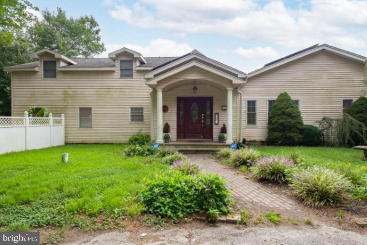 705 Cedar Avenue - Photo 1
