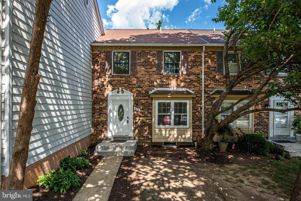 810 Sycamore Court - Photo 1